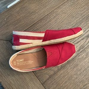 TOMS Classic Shoe Size 7.5 Red and White